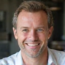 Portrét usmívajícího se muže